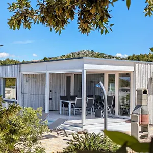https://beachvilla-bona-haus-16.hotelinzadar.com